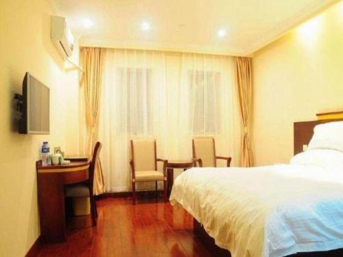 TV o dispositivi per l'intrattenimento presso GreenTree Inn Changshu South HaiYu Road Pedestrian Street Business Hotel
