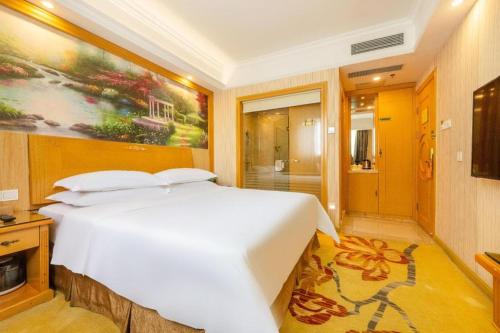 Letto o letti in una camera di Vienna 3 Best Hotel Shenzhen Bantian Guangya Park Metro Station