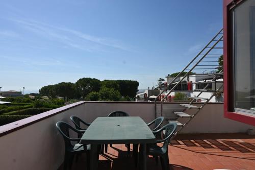 N302 - Numana, trilocale con terrazza in residence con piscina
