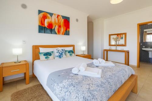 Foto Spacious Apartment with Huge Terrace and Swimming Pool 3