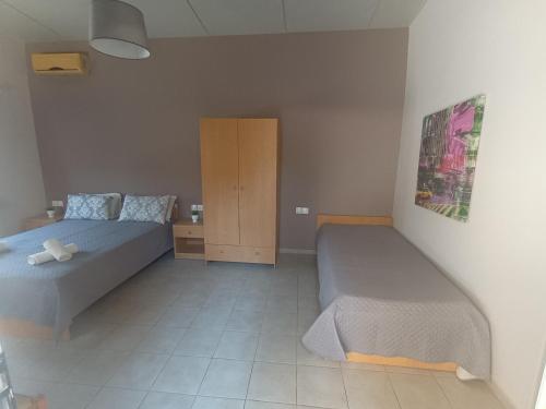 A bed or beds in a room at Cathrin Beach Apartments