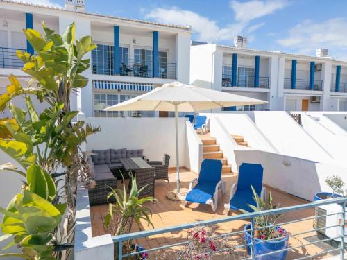Baleias Guesthouse - 3 Bedroom Townhouse with private pool & sea view