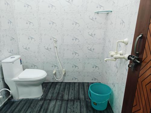 Ένα μπάνιο στο Luxury room Near IIM College