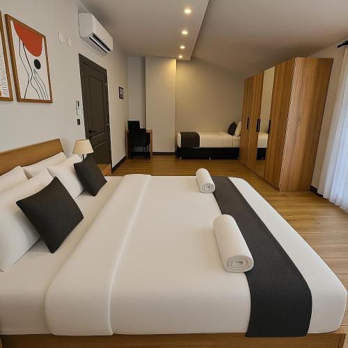 Ένα ή περισσότερα κρεβάτια σε δωμάτιο στο Professionally Maintained, Spacious New Residences Near Lara Beach & Kundu