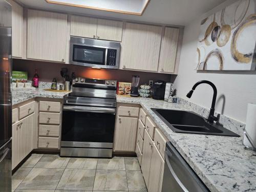 صورة لـ Affordable 2br-2ba Condo - Extra Amenities في لاس فيغاس