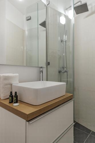Lovely 1-bedroom apt with balcony