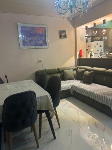Posezení v ubytování Modern Apartment with Sea View in Gonio