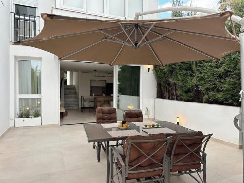 Marbella Hideaway BBQ, POOL & Best walking distance Beaches