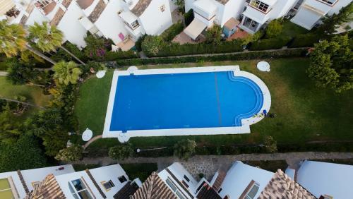 Marbella Hideaway BBQ, POOL & Best walking distance Beaches