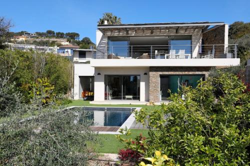 Villa NAOUSSA vue mer proche plage