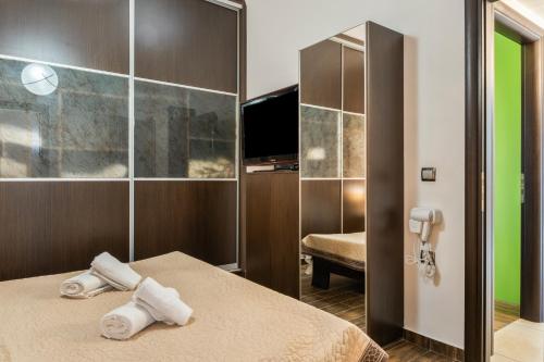 a bedroom with a bed with towels on it at Mouria House in Kithnos