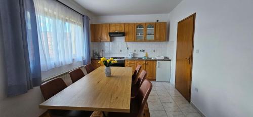 Кухня или мини-кухня в Apartments Jure
