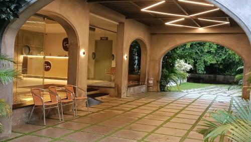 an arched entryway with chairs and a table at kmslegacy in Jāmb