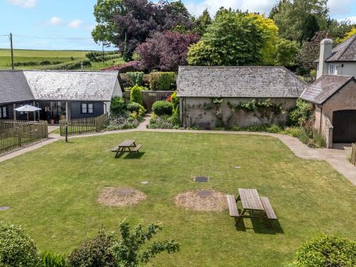 an aerial view of a yard with a picnic bench at The Old Cart Shed in Blandford Forum