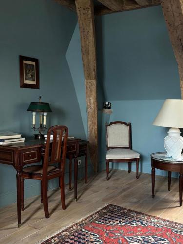 Ruang duduk di Le Petit Serrant - maison d'hôtes d'exception