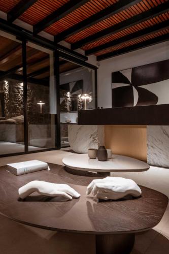 a room with a table with two towels on it at Noir Mykonos in Mýkonos City
