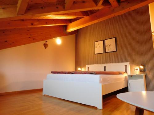 a bedroom with a white bed in a room at Mendel Stube in Cavareno