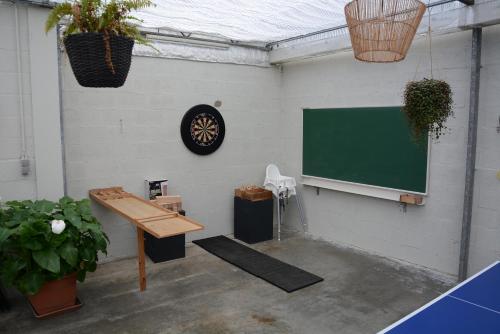 a classroom with a blackboard and a chalkboard on a wall at Vakantiewoning Het Wielje Maasland in Kinrooi