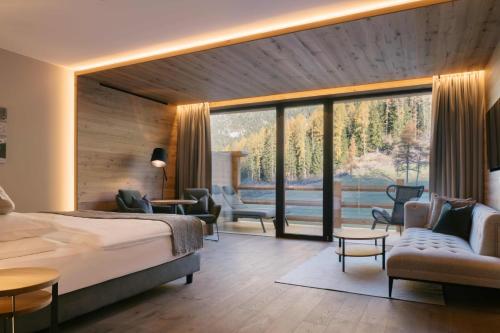 Posteľ alebo postele v izbe v ubytovaní Cyprianerhof Dolomit Resort