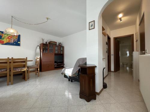 a living room with abyterianasteryasteryasteryasteryasteryasteryasteryasteryastery at 063 Bilocale, Carisolo in Carisolo