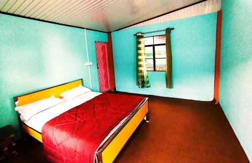 Una cama o camas en una habitación de The Angel Home