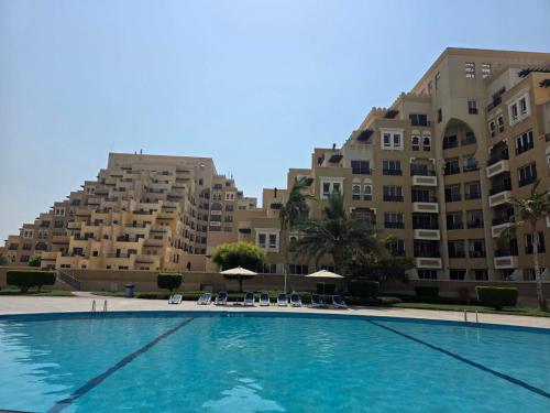 Seaview Escape Family Two-Room Apartment with Seaviewの敷地内または近くにあるプール