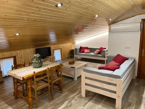 Et opholdsområde på Castelserás apartamento rural