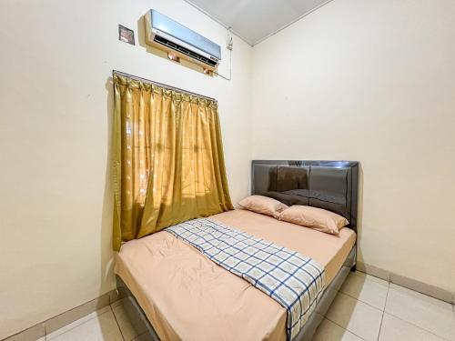 Postel nebo postele na pokoji v ubytování Pesona Banguntapan Homestay Jogja