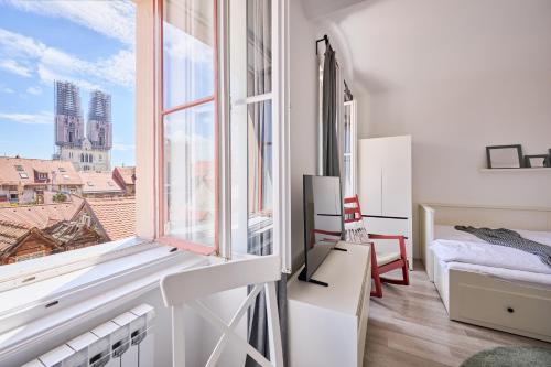 Cathedral View Apartment by Irundo