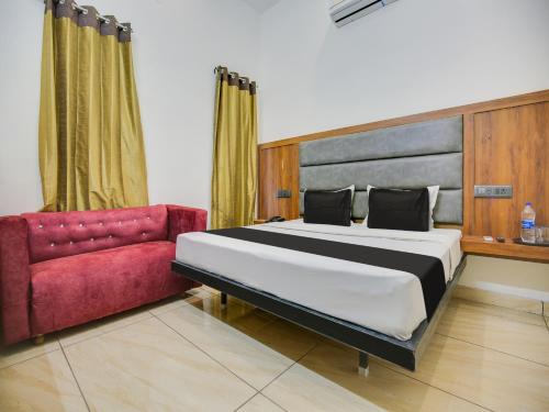 Ένα ή περισσότερα κρεβάτια σε δωμάτιο στο Hotel O Shree Ji Hotel & Banquet