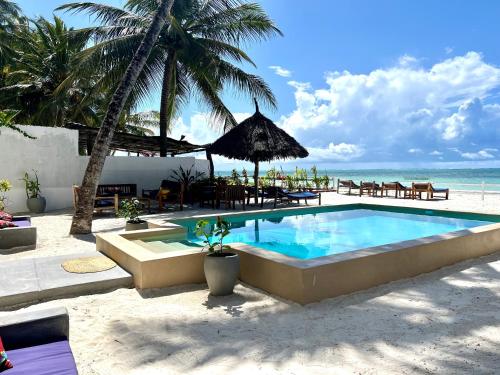 Kolam renang di atau di dekat The African Paradise Beach Hotel