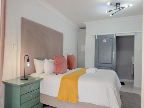 Katil atau katil-katil dalam bilik di Amoris Guesthouse - Hillcrest Brooklyn