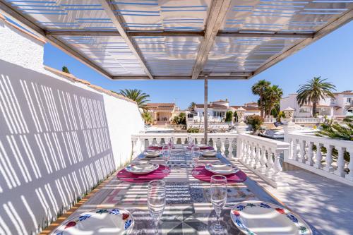 Apart-rent Villa Llobregat 0100 al canal con piscina y amarre