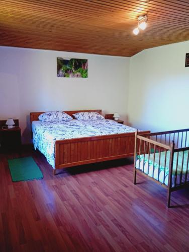 Postel nebo postele na pokoji v ubytování Apartments with balcony and with large free parking House Oliver
