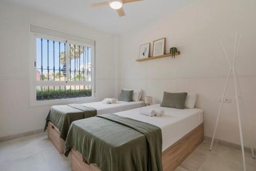 Ένα ή περισσότερα κρεβάτια σε δωμάτιο στο New modern apartment, 2BR, pool, Flores del Golf