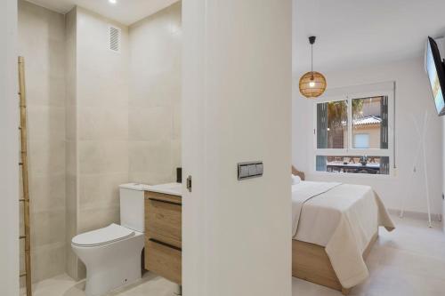 Ένα μπάνιο στο New modern apartment, 2BR, pool, Flores del Golf