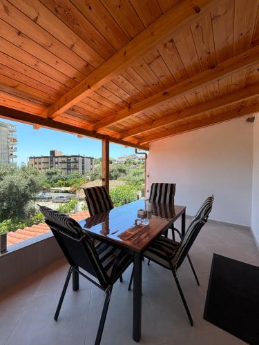 Villa Nacios tesisinde bir balkon veya teras
