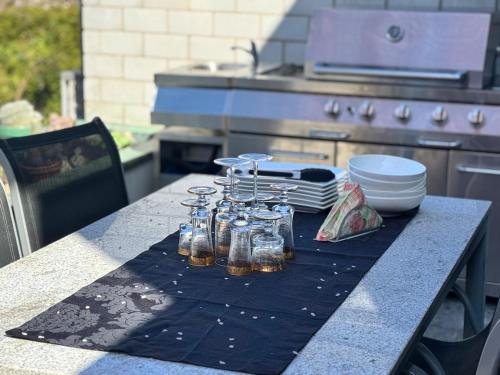 Кухня или мини-кухня в House of Constance
