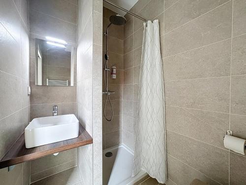 a bathroom with a sink and a shower at MCosy1, Studio, 2 pers, Clim, proche A75 in Coudes