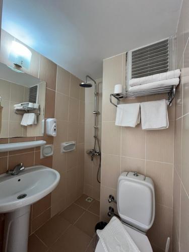 Koupelna v ubytování Hotel Status