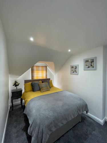 Ένα ή περισσότερα κρεβάτια σε δωμάτιο στο 1 bed apartment Portrush