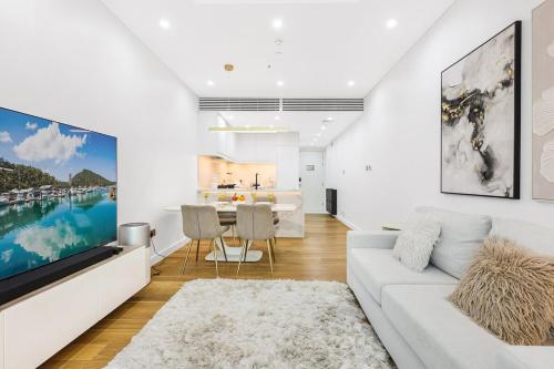 Spacious 2BR with Balcony, Stunning Burj Views & Steps from Bay Avenue Park