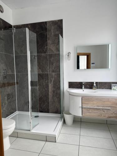 Salle de bains dans l'établissement Chandlers Bar and Rooms