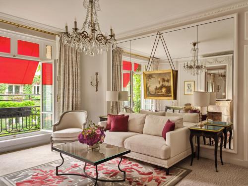 Un lugar para sentarse en Hôtel Plaza Athénée - Dorchester Collection