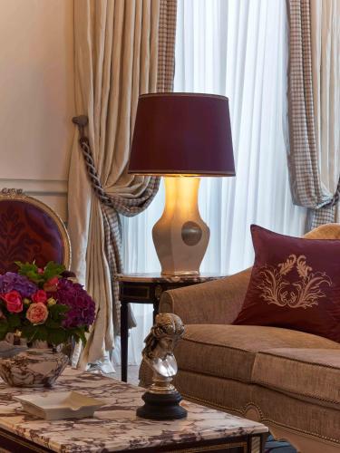 Un lugar para sentarse en Hôtel Plaza Athénée - Dorchester Collection