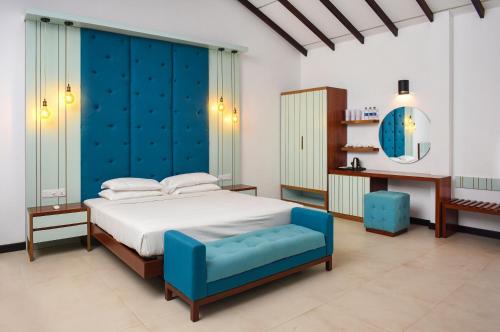Postel nebo postele na pokoji v ubytování Joe's Resort Bentota