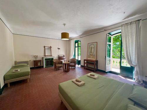 Photo de la galerie de l'établissement Suite Madame-Chambre d'hôte-Villa Magdala, à Hyères