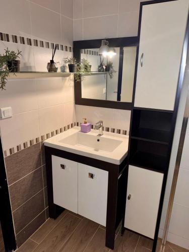 T2 60m2, Centre Ville, Parking Gratuit, Terrasse, Proche Tram, à seulement 15mn des Plages
