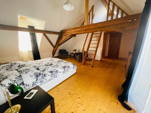 Cama o camas de una habitación en Ehemaliges Wein Chateau