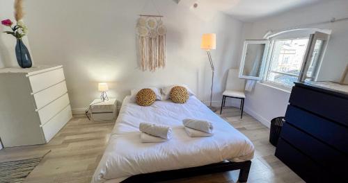 Postel nebo postele na pokoji v ubytování Hypercentre - Exceptional rooftop view!